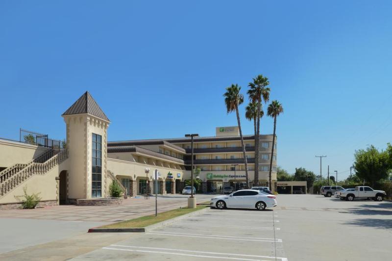 Holiday Inn Express Hotel & Suites Pasadena-Colorado Boulevard, An Ihg Hotel Exterior photo